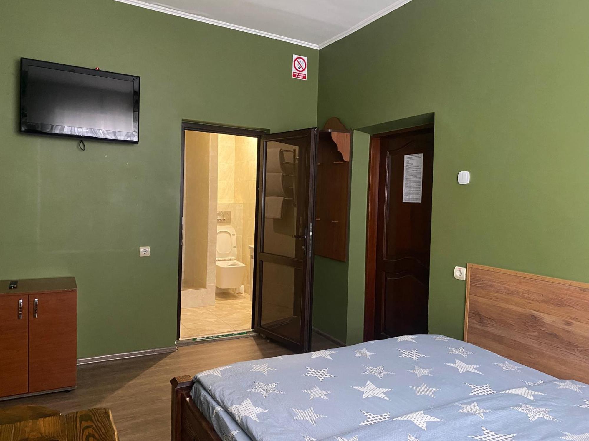 Mini-Hotel Neptun Rivne Exterior foto